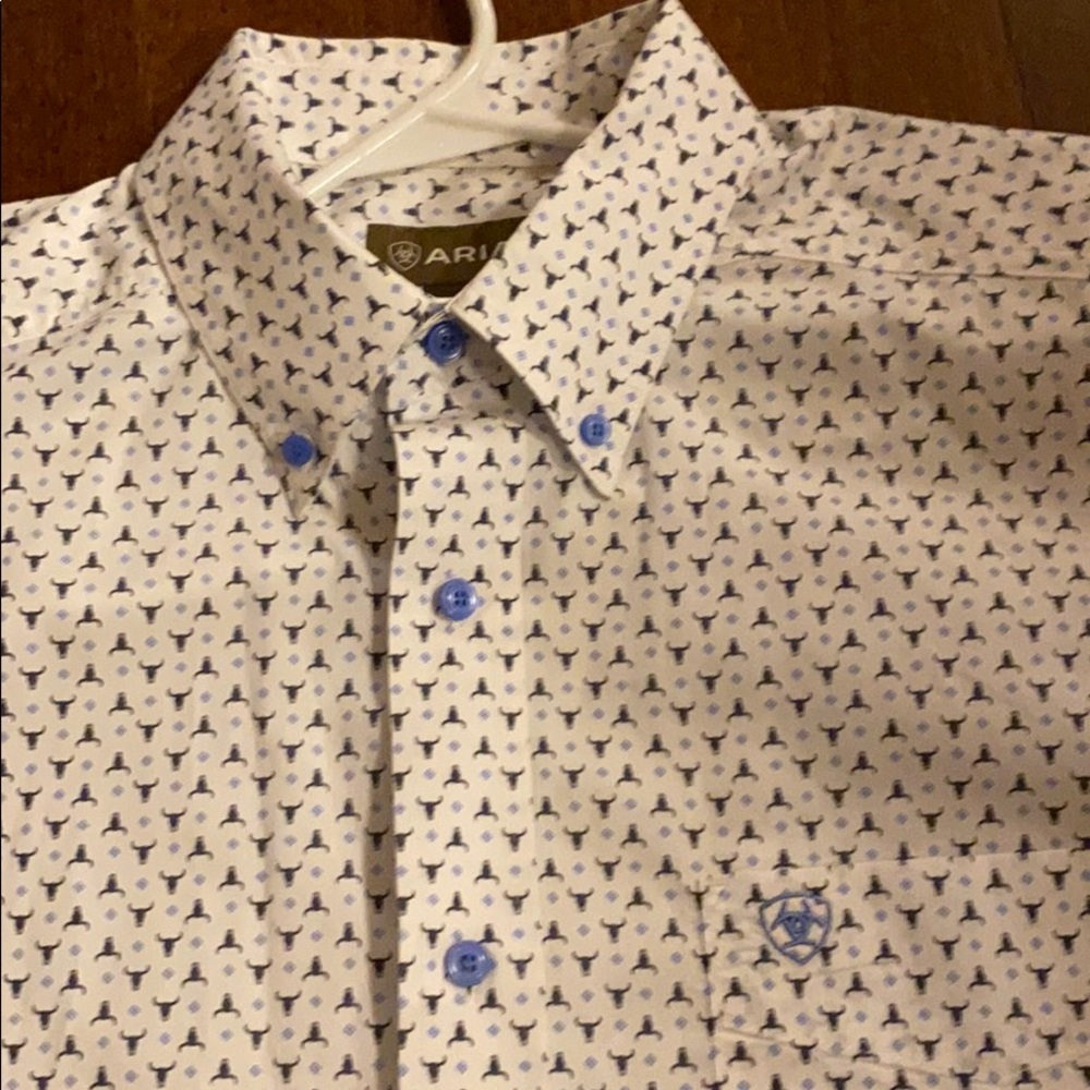 Large Men’s Ariat Button Long